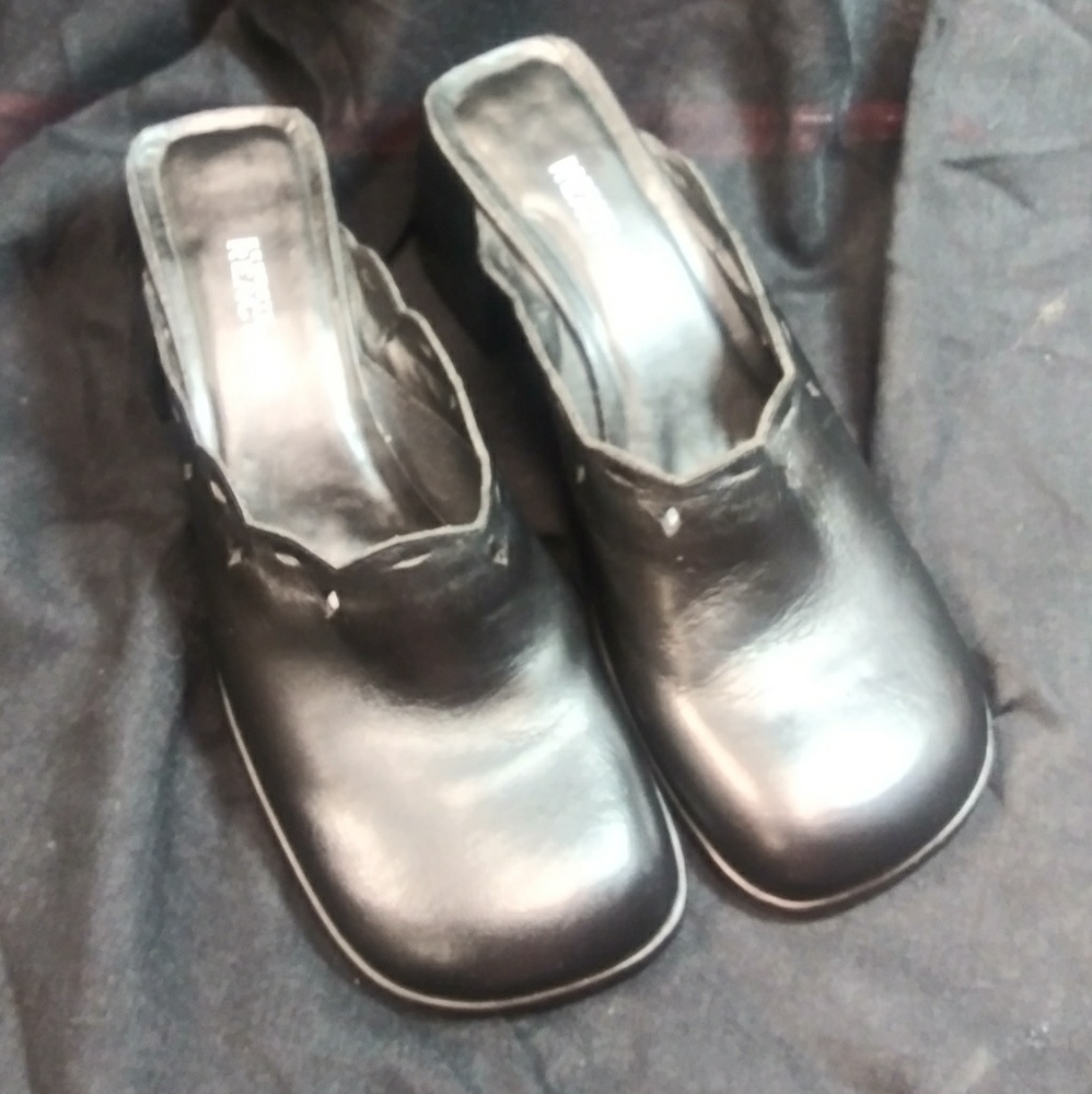 Kenneth Cole Mules - Picture 3 of 6